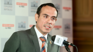José Jerí renuncia a Somos Perú tras 13 años de militancia y deja la bancada parlamentaria
